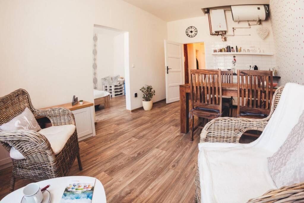 Stylovy Apartman V Centru Nachoda Экстерьер фото